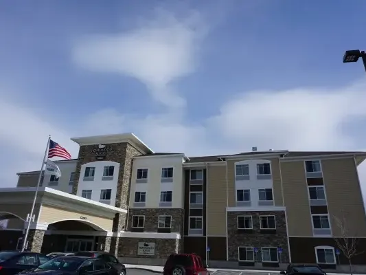 Exterior of Homewood Suites in Augusta Maine.