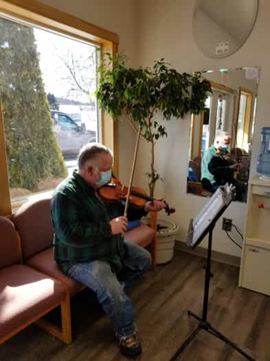 Man playing fiddle